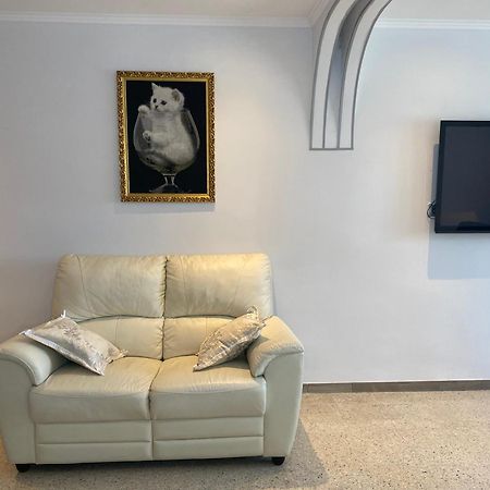 Shared Apartment! Piso Compartido! Общая Квартира! Sevilha Exterior foto