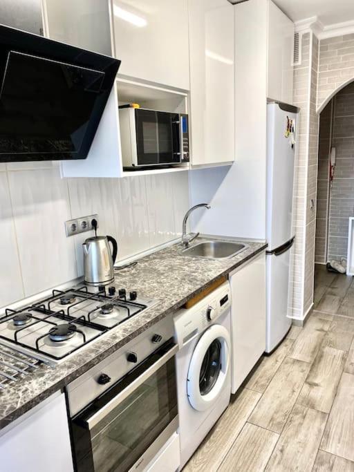 Shared Apartment! Piso Compartido! Общая Квартира! Sevilha Exterior foto
